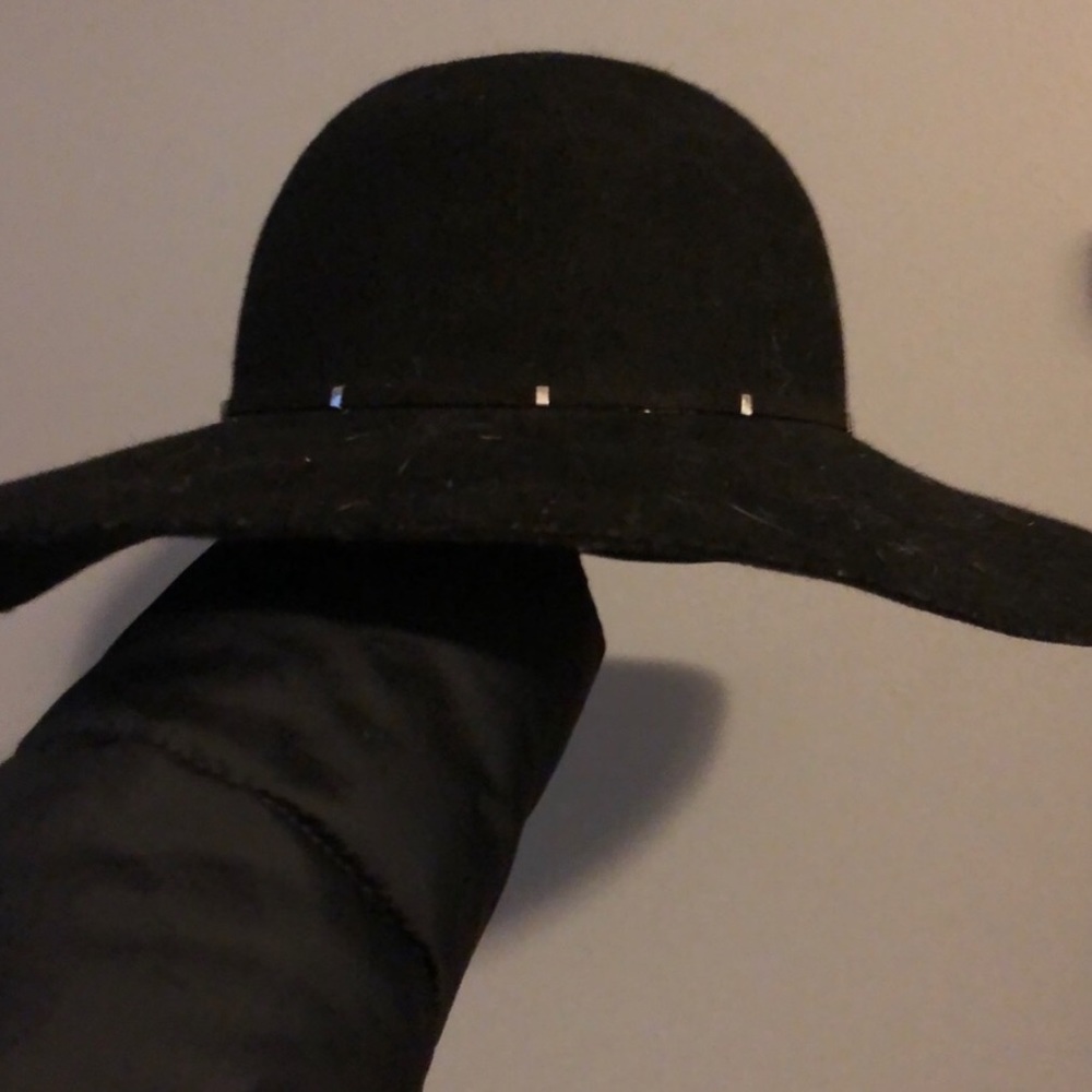Black sun hat